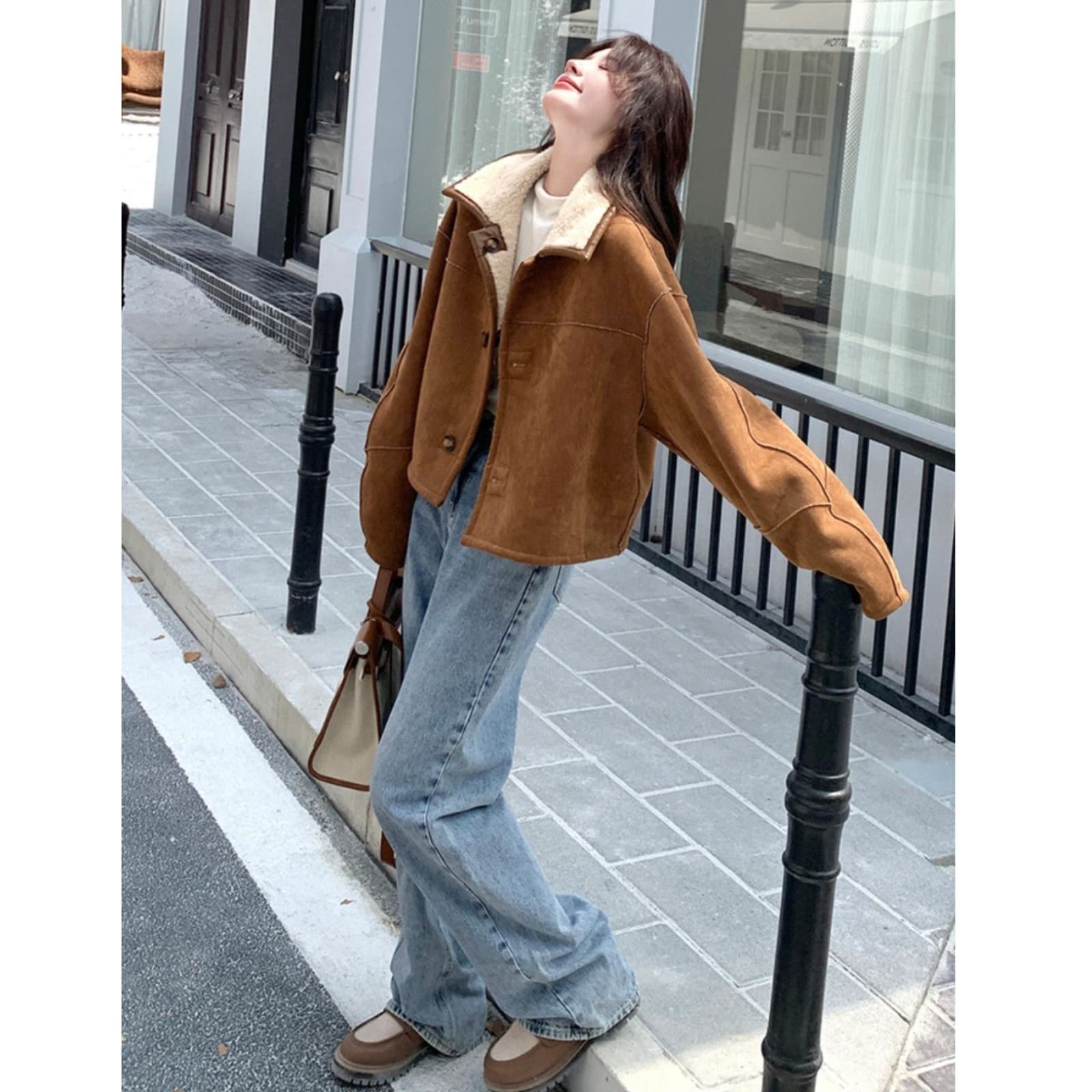 두꺼운 짧은 외투 스웨이드 양털 플리스 복합 하나 커피 색상 피모 하나 양털 재킷 양면 착용 스웨이드 원단 이미지 2