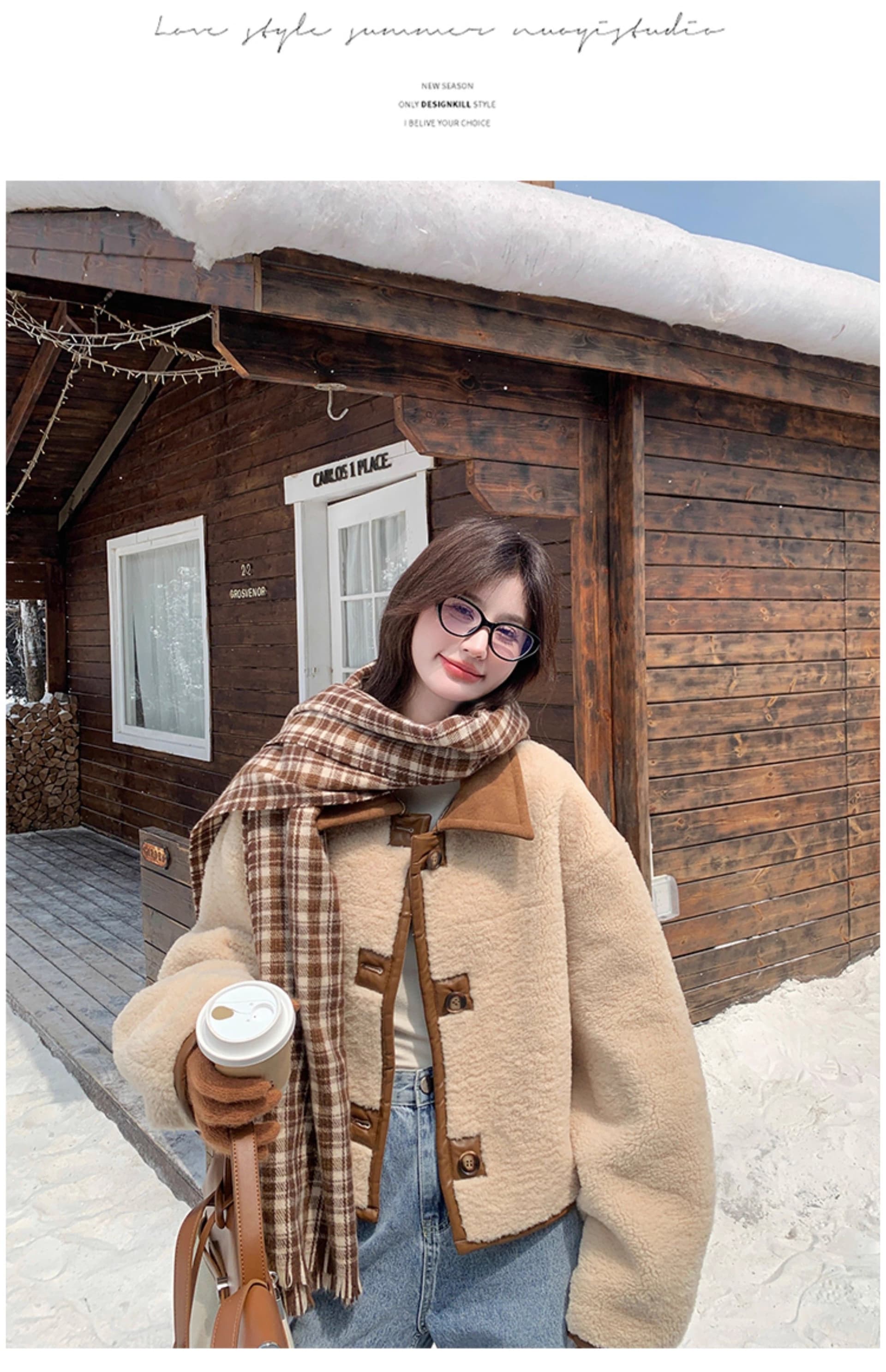 두꺼운 짧은 외투 스웨이드 양털 플리스 복합 하나 커피 색상 피모 하나 양털 재킷 양면 착용 스웨이드 원단 상세 이미지 5