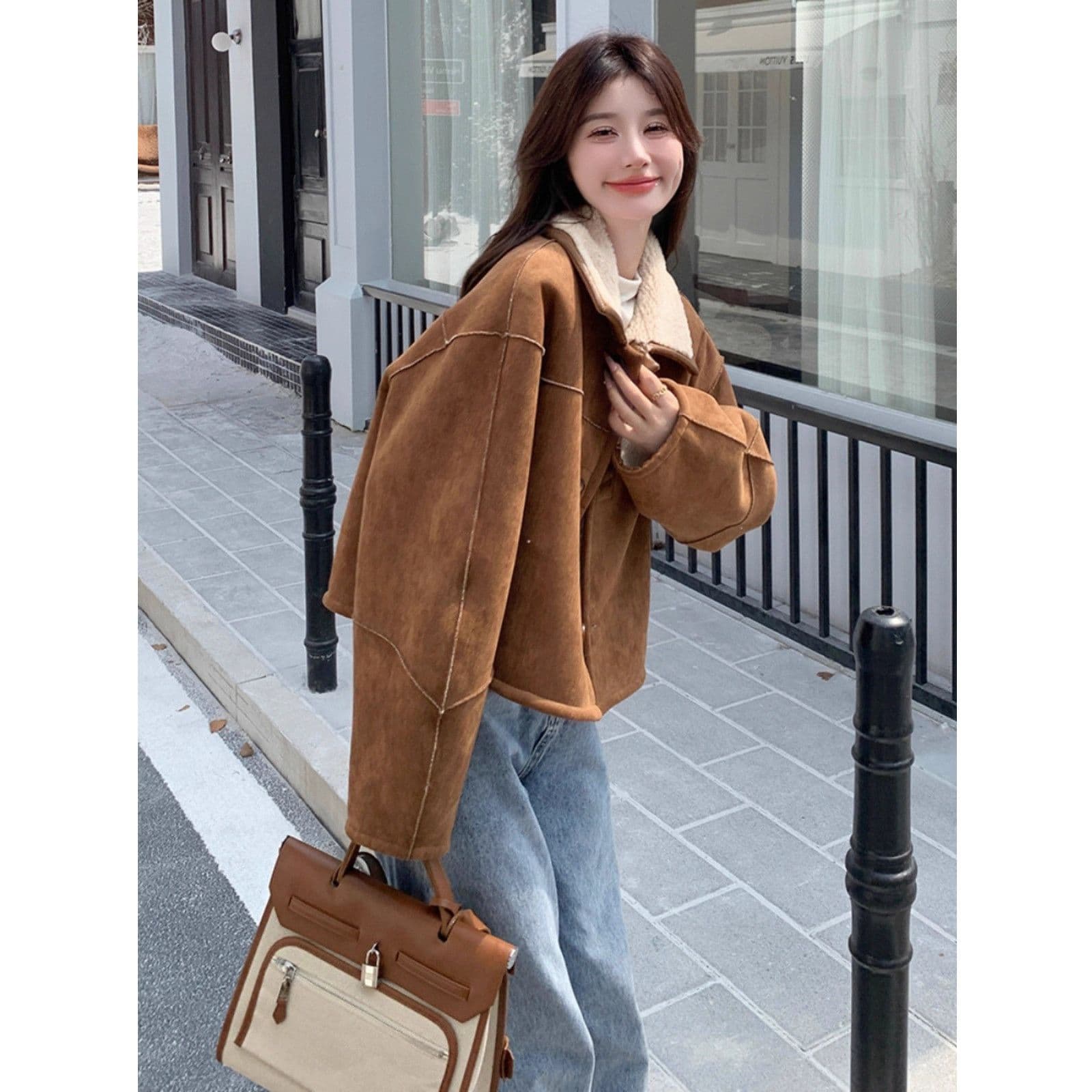 두꺼운 짧은 외투 스웨이드 양털 플리스 복합 하나 커피 색상 피모 하나 양털 재킷 양면 착용 스웨이드 원단 상세 이미지 9