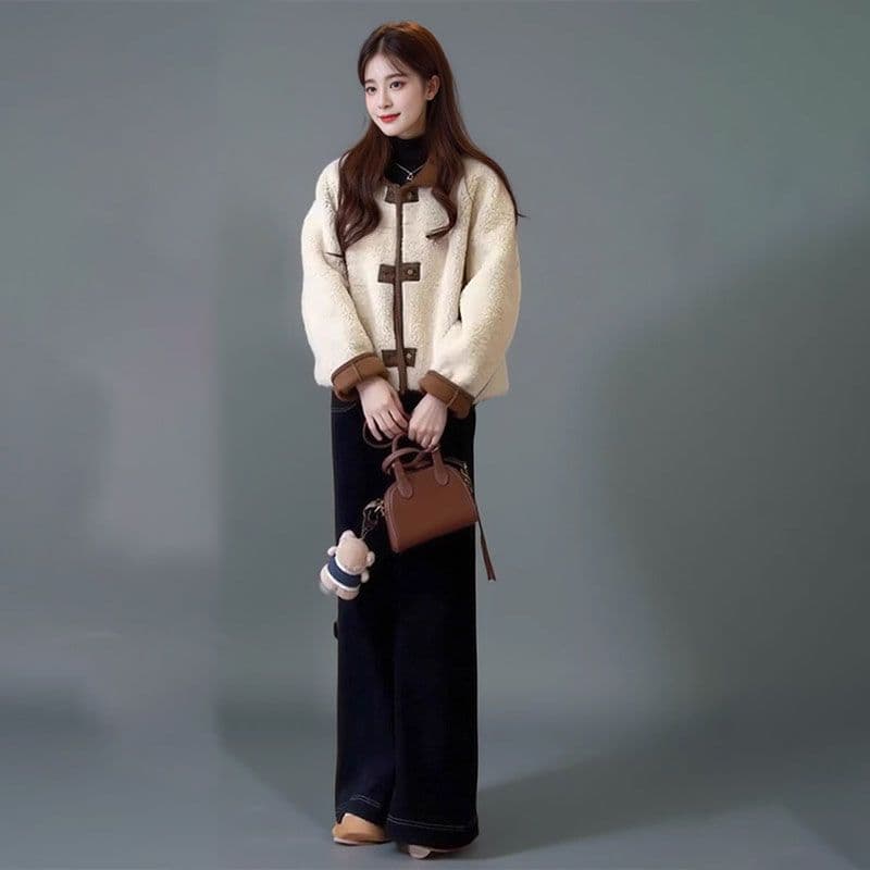 두꺼운 짧은 외투 스웨이드 양털 플리스 복합 하나 커피 색상 피모 하나 양털 재킷 양면 착용 스웨이드 원단 상세 이미지 2
