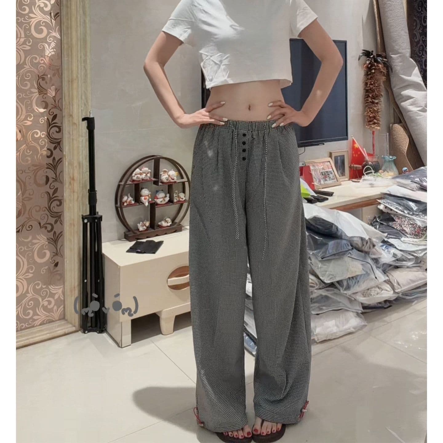 흑인과 백인 체크무늬 디자인 캐주얼 바지 여성 2026 봄 가을 새로운 패션 하이웨이스트 루즈핏 슬림해 보이는 도루 센스 와이드 레그 팬츠 어린이 이미지 4