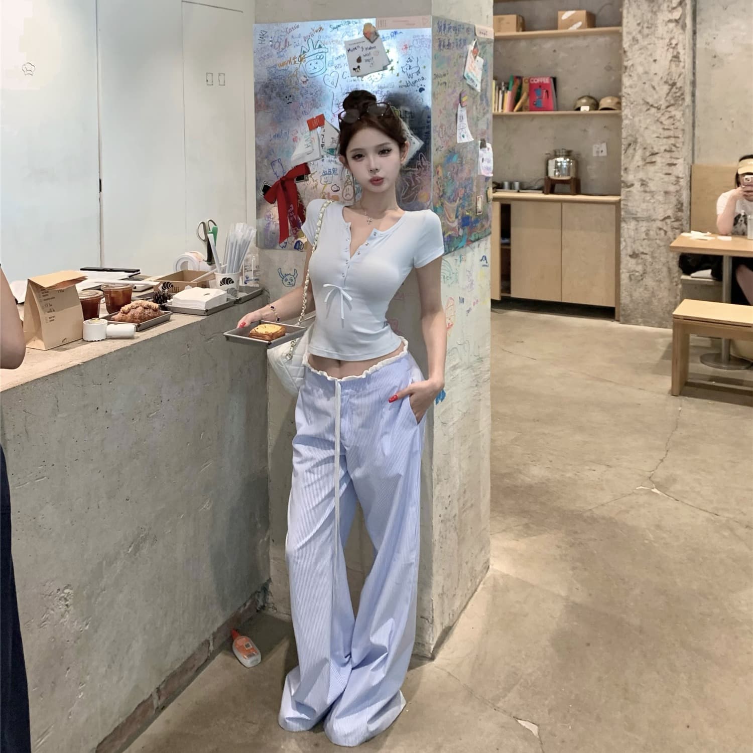 실사 핫걸 몸매 가꾸기 V넥 반팔 티셔츠 여성 프릴 슈퍼 달콤한 패치워크 파란색 스트라이프 루즈핏 캐주얼 바지 이미지 5