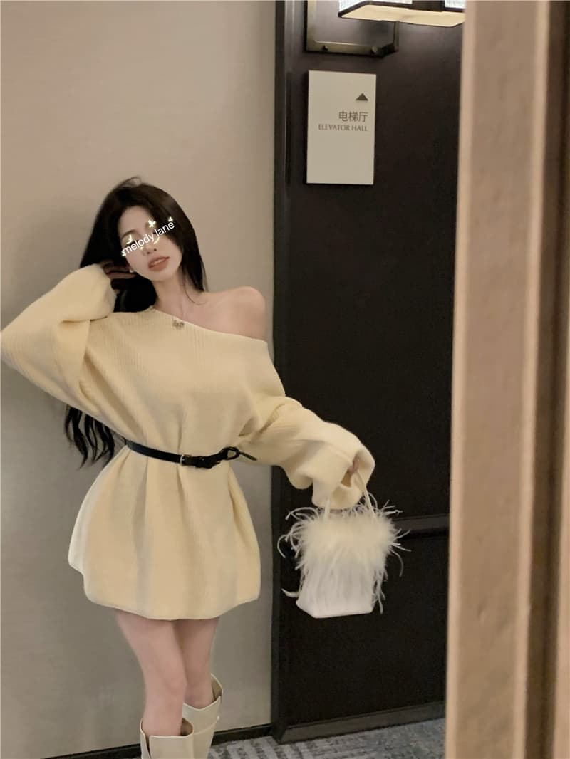 실사 정가 품격 달콤함 오프숄더 니트 드레스 루즈핏 긴팔 슬림해 보이는 미니 스커트 벨트 포함 상세 이미지 3