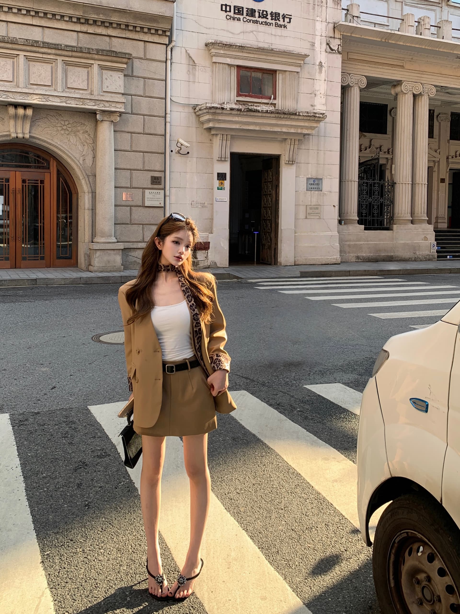 실사 잘 생긴 레오파드 무늬 패치워크 카키 색 정장 여성 코트 품격 하이웨이스트 반신 치마 세트 투피스 세트 이미지 2