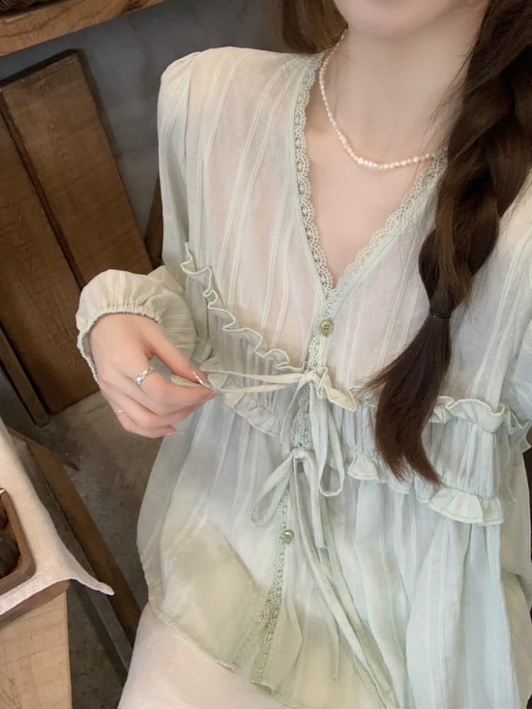 실사 정가 화이트 색온도 부드러운 바람 루즈핏 패치워크 레이스 V넥 레이스업 디자인 연령 감소 슬림해 보이는 다용도 셔츠 이미지 4