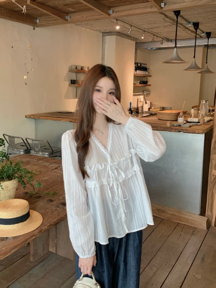실사 정가 화이트 색온도 부드러운 바람 루즈핏 패치워크 레이스 V넥 레이스업 디자인 연령 감소 슬림해 보이는 다용도 셔츠 상세 이미지 3