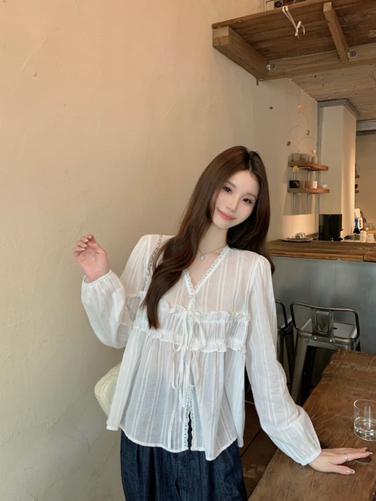 실사 정가 화이트 색온도 부드러운 바람 루즈핏 패치워크 레이스 V넥 레이스업 디자인 연령 감소 슬림해 보이는 다용도 셔츠 상세 이미지 5