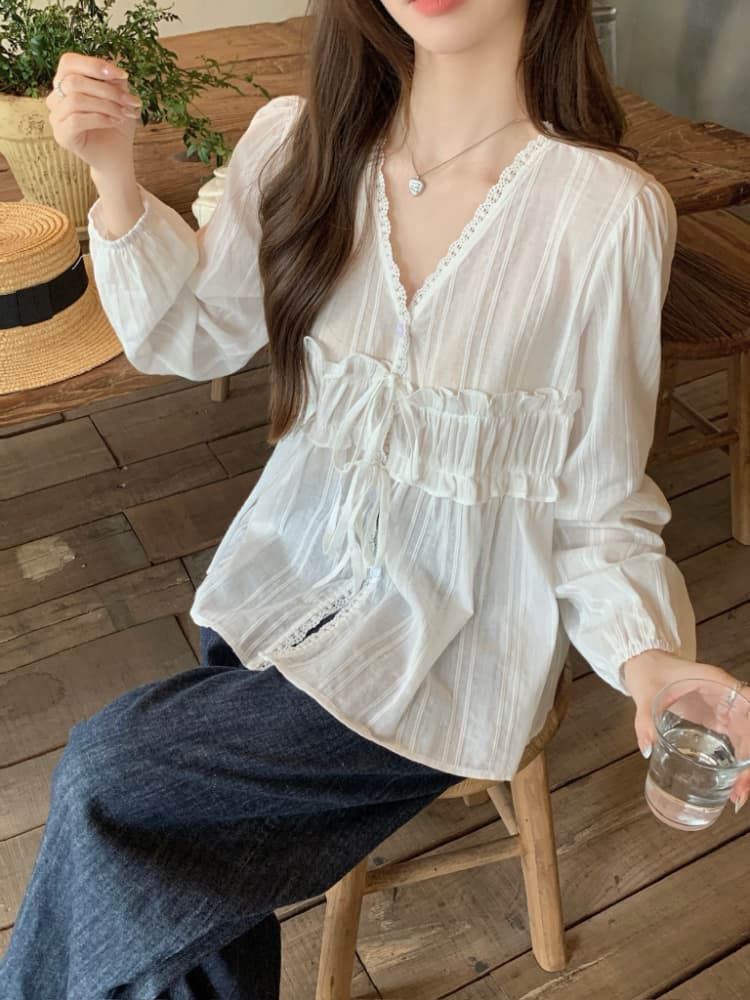 실사 정가 화이트 색온도 부드러운 바람 루즈핏 패치워크 레이스 V넥 레이스업 디자인 연령 감소 슬림해 보이는 다용도 셔츠 상세 이미지 6