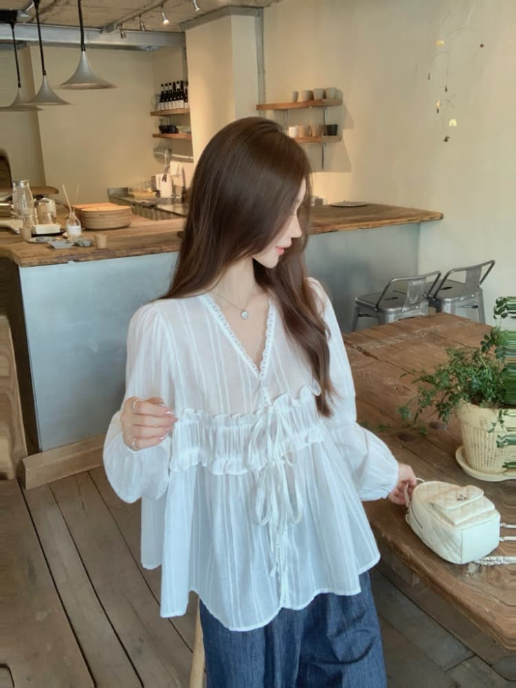 실사 정가 화이트 색온도 부드러운 바람 루즈핏 패치워크 레이스 V넥 레이스업 디자인 연령 감소 슬림해 보이는 다용도 셔츠 상세 이미지 7