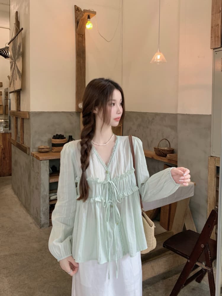 실사 정가 화이트 색온도 부드러운 바람 루즈핏 패치워크 레이스 V넥 레이스업 디자인 연령 감소 슬림해 보이는 다용도 셔츠 상세 이미지 11