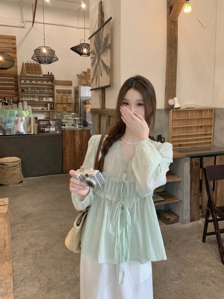 실사 정가 화이트 색온도 부드러운 바람 루즈핏 패치워크 레이스 V넥 레이스업 디자인 연령 감소 슬림해 보이는 다용도 셔츠 상세 이미지 13