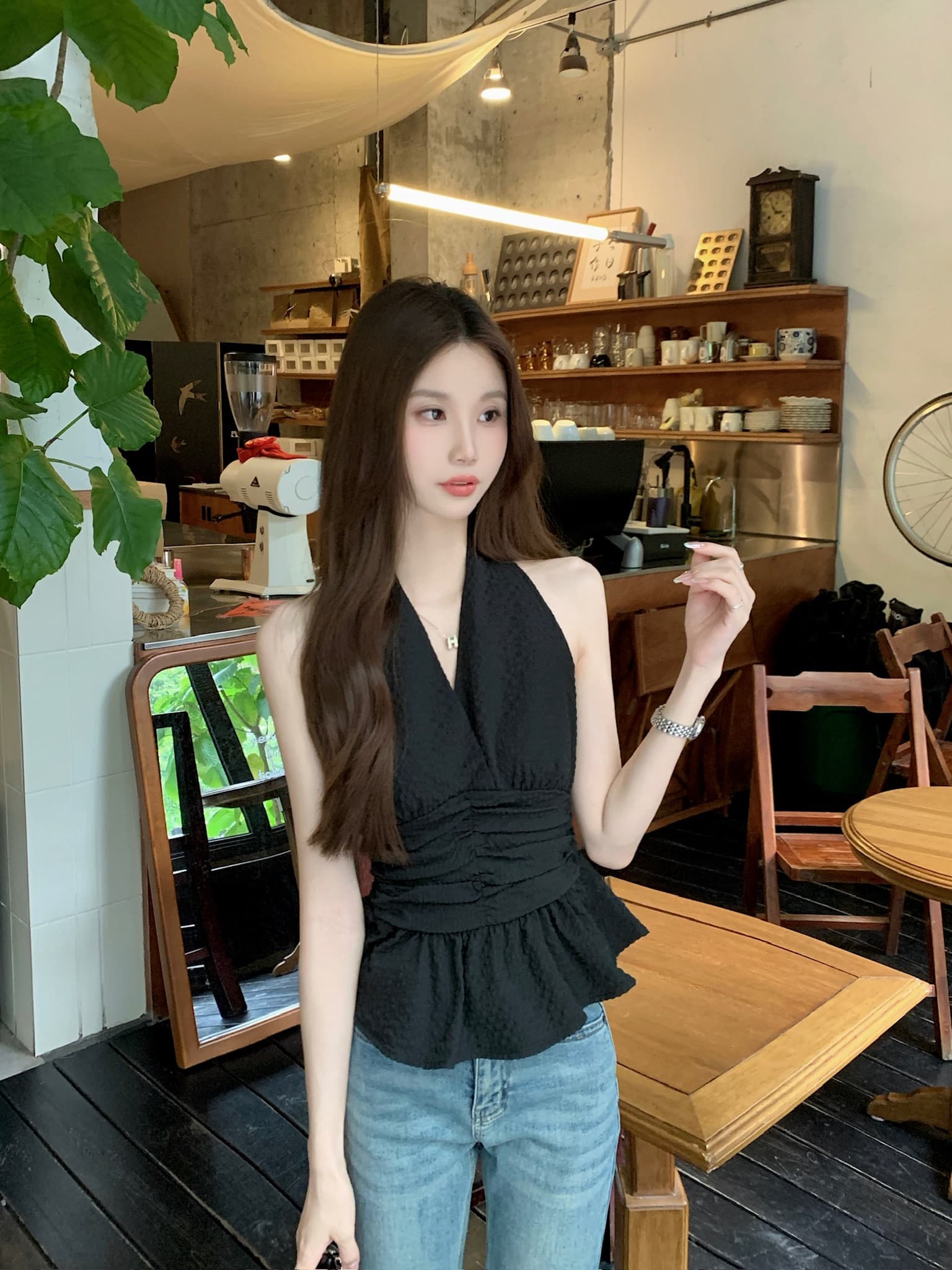 실사 정가 여름 프랑스식 품격 검정색 몸매 가꾸기 V넥 주름 허리 수축 슬림해 보이는 다용도 조끼 작은 셔츠 여성 상세 이미지 1