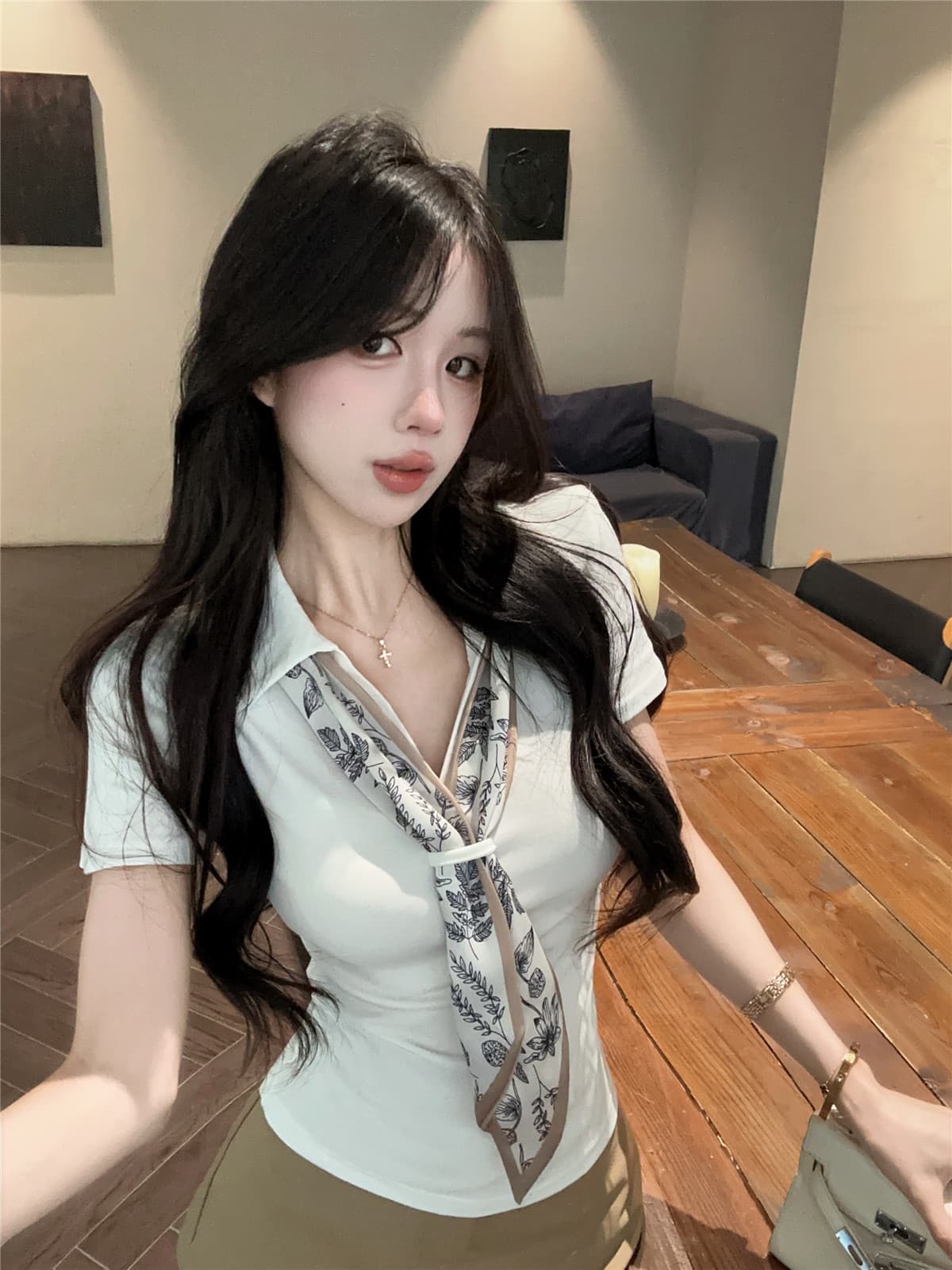실사 오래된 돈 스카프 프린트 화이트 반팔 셔츠 디자인 센스 순수한 욕망 poio 칼라 몸매 가꾸기 쇼트 스타일 티셔츠 맨위 상세 이미지 12