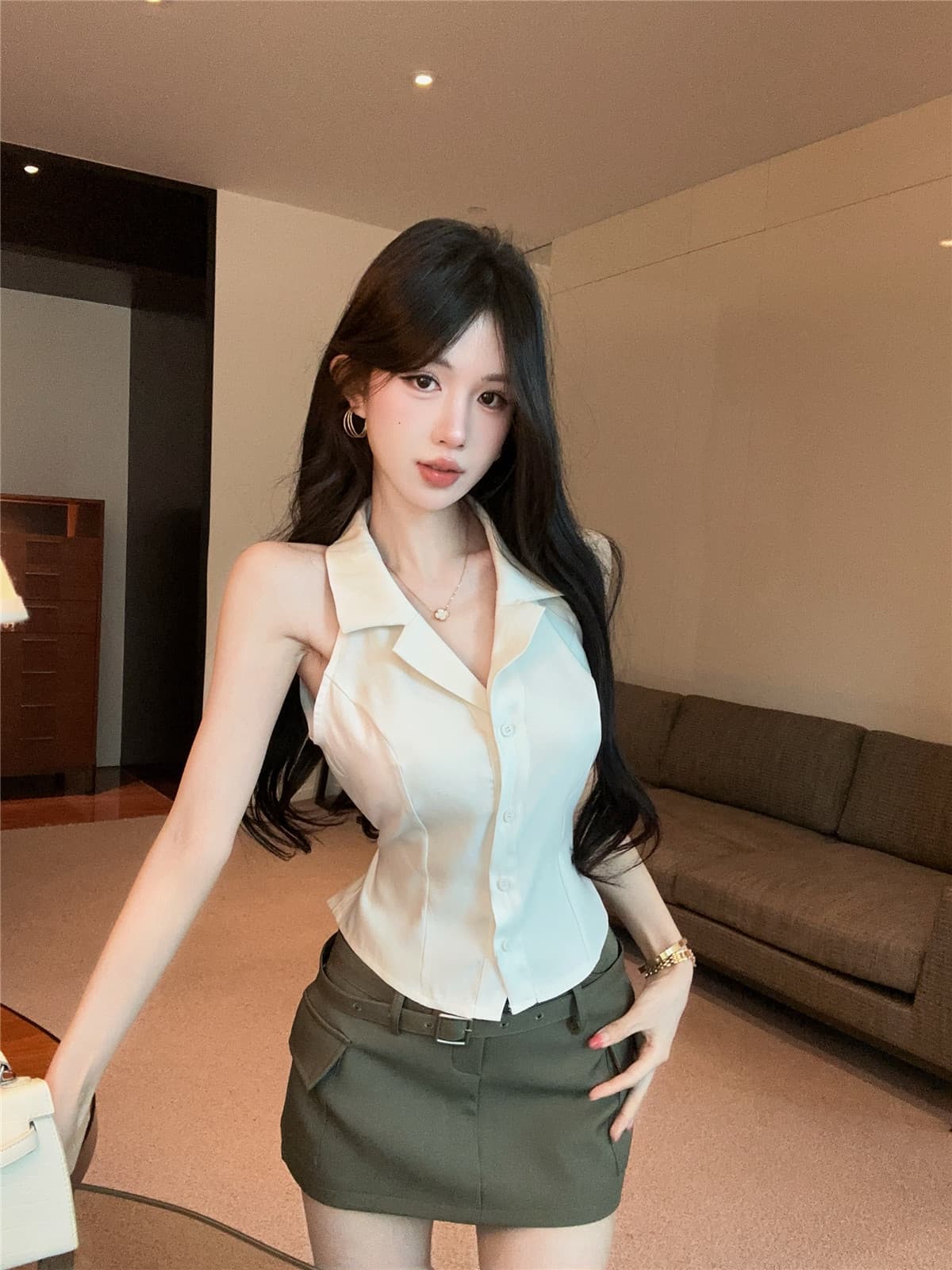 실사 살구 색상 POLO 칼라 허리 수축 베스트 셔츠 디자인 센스 V넥 행침 목 민소매 맨위 여름 미니 스커트 세트 이미지 4