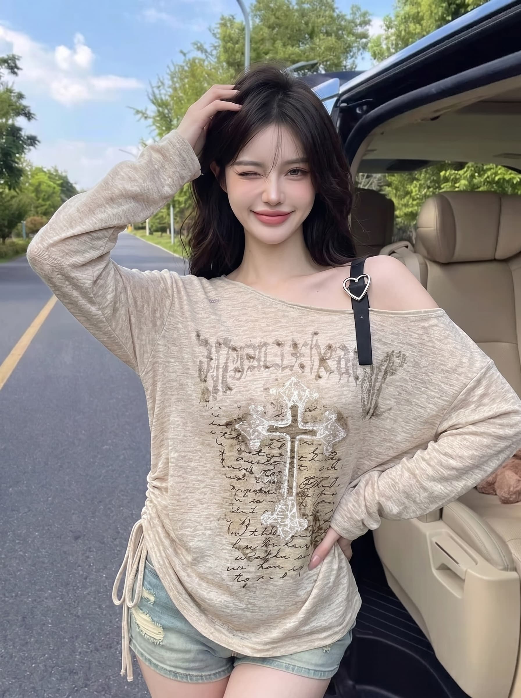 실사 정가 핫걸 비스듬한 어깨 자외선 차단 블라우스 긴팔 티셔츠 여름 디자인 센스 느긋한 바람 루즈핏 오프숄더 맨위