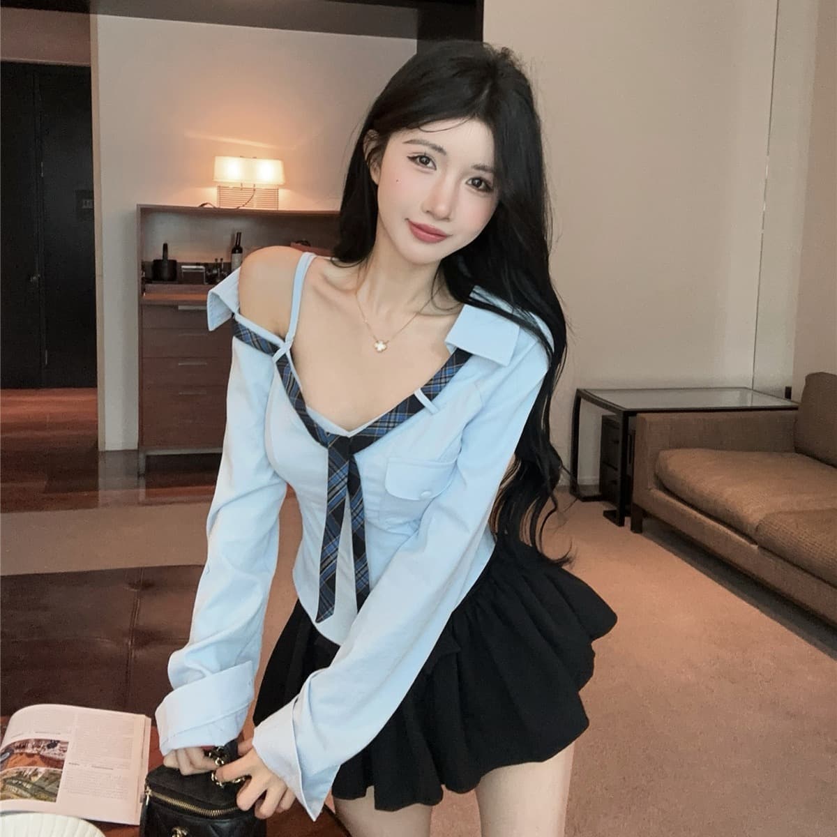 실사 정가 학원 스타일 jk 유니폼 핫걸 비스듬한 어깨 V넥 파란색 셔츠 순수한 욕망 슬림해 보이는 허리 수축 오프숄더 맨위 이미지 3