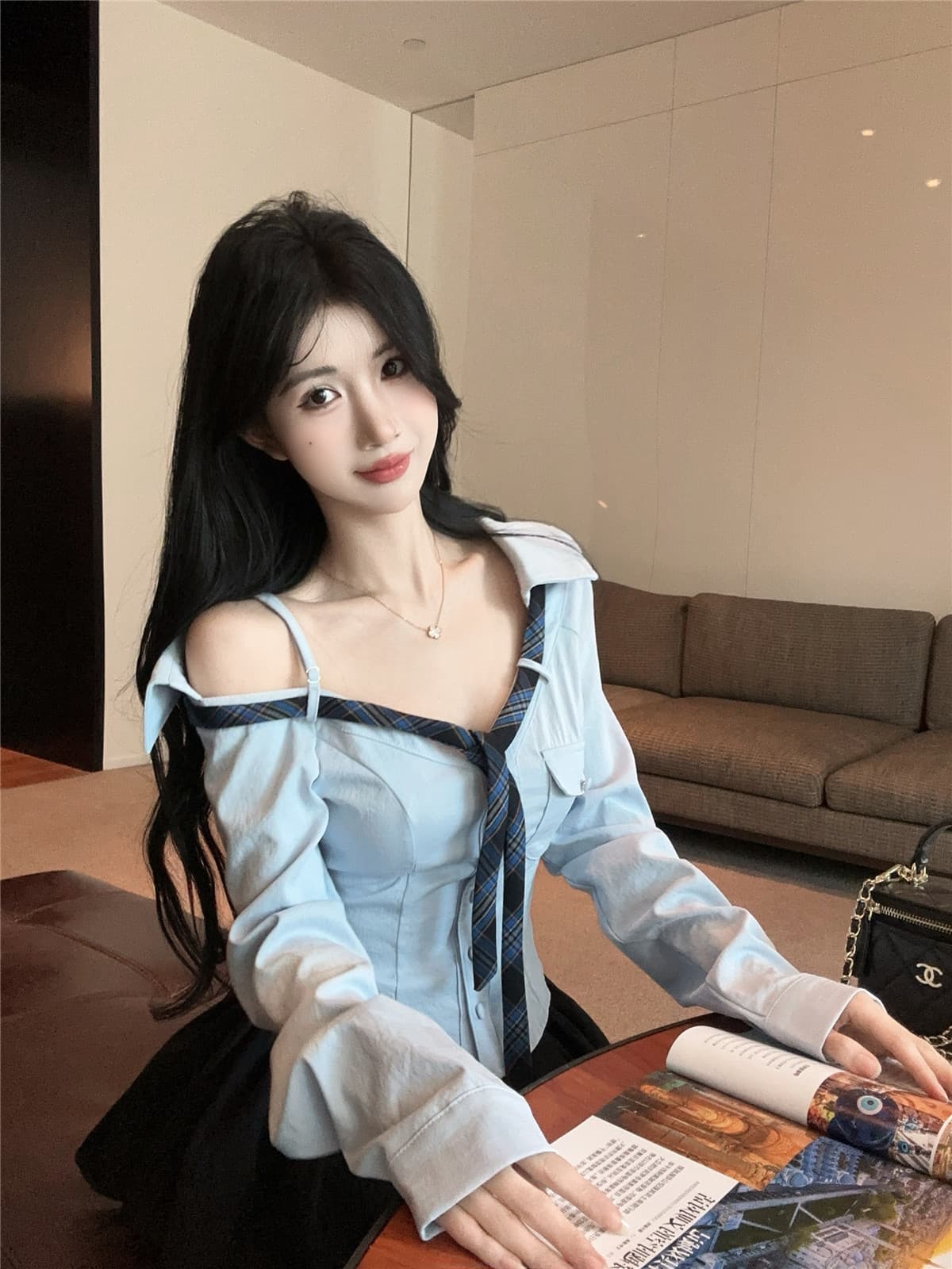 실사 정가 학원 스타일 jk 유니폼 핫걸 비스듬한 어깨 V넥 파란색 셔츠 순수한 욕망 슬림해 보이는 허리 수축 오프숄더 맨위 상세 이미지 4
