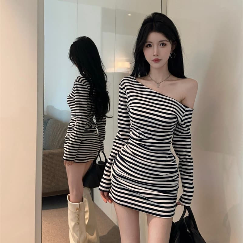 정가 실사 프랑스식 빛 럭셔리 명문 여성 바람 비스듬한 칼라 오프숄더 긴팔 여성 드레스 2025 가을 슬림해 보이는 타이트 스커트 이미지 3