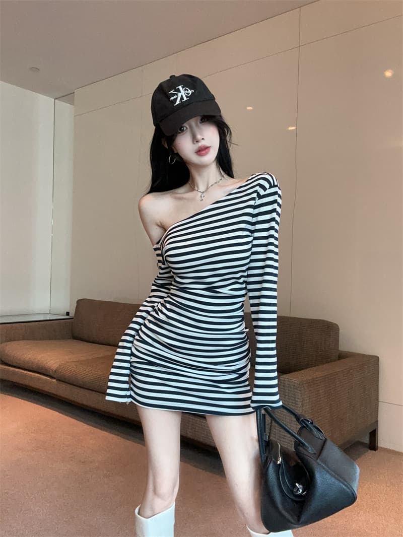 정가 실사 프랑스식 빛 럭셔리 명문 여성 바람 비스듬한 칼라 오프숄더 긴팔 여성 드레스 2025 가을 슬림해 보이는 타이트 스커트 상세 이미지 2