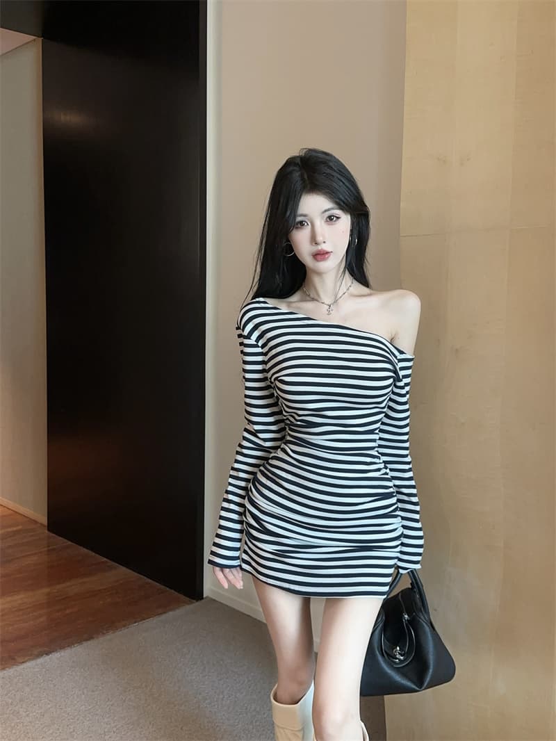 정가 실사 프랑스식 빛 럭셔리 명문 여성 바람 비스듬한 칼라 오프숄더 긴팔 여성 드레스 2025 가을 슬림해 보이는 타이트 스커트 상세 이미지 4