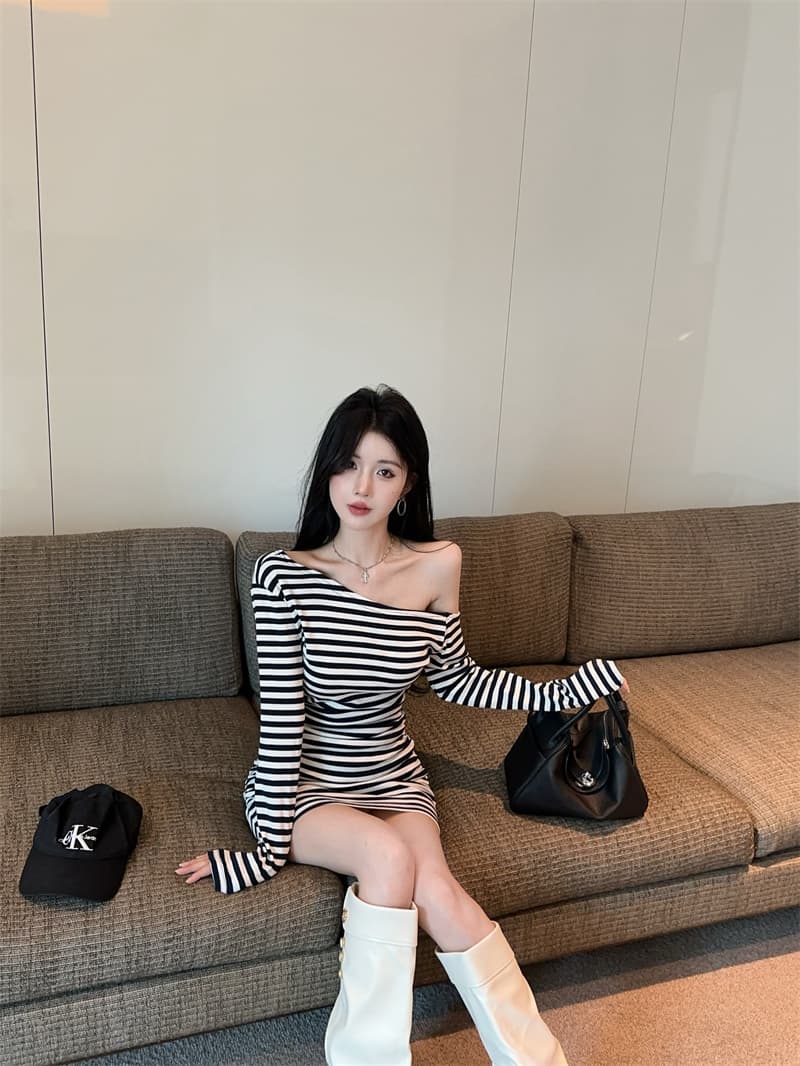 정가 실사 프랑스식 빛 럭셔리 명문 여성 바람 비스듬한 칼라 오프숄더 긴팔 여성 드레스 2025 가을 슬림해 보이는 타이트 스커트 상세 이미지 7
