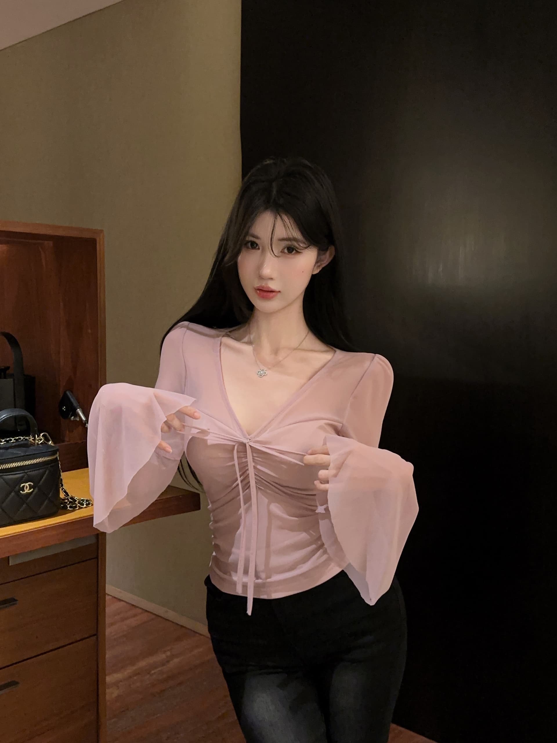 실사 정가 부드러운 순수한 욕망 바람 핑크색 긴팔 핫걸 몸매 가꾸기 V넥 스트랩 디자인 센스 맨위 상세 이미지 9