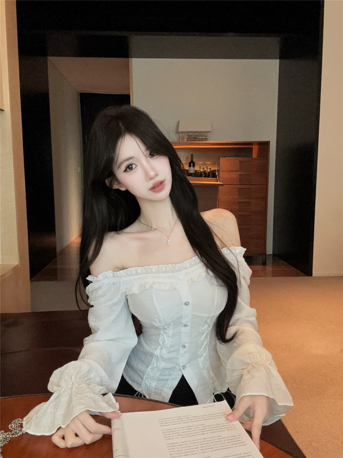 실사 정가 프랑스식 화이트 오프숄더 긴팔 셔츠 디자인 센스 Chic 아름다운 쇼트 스타일 맨위 상세 이미지 2