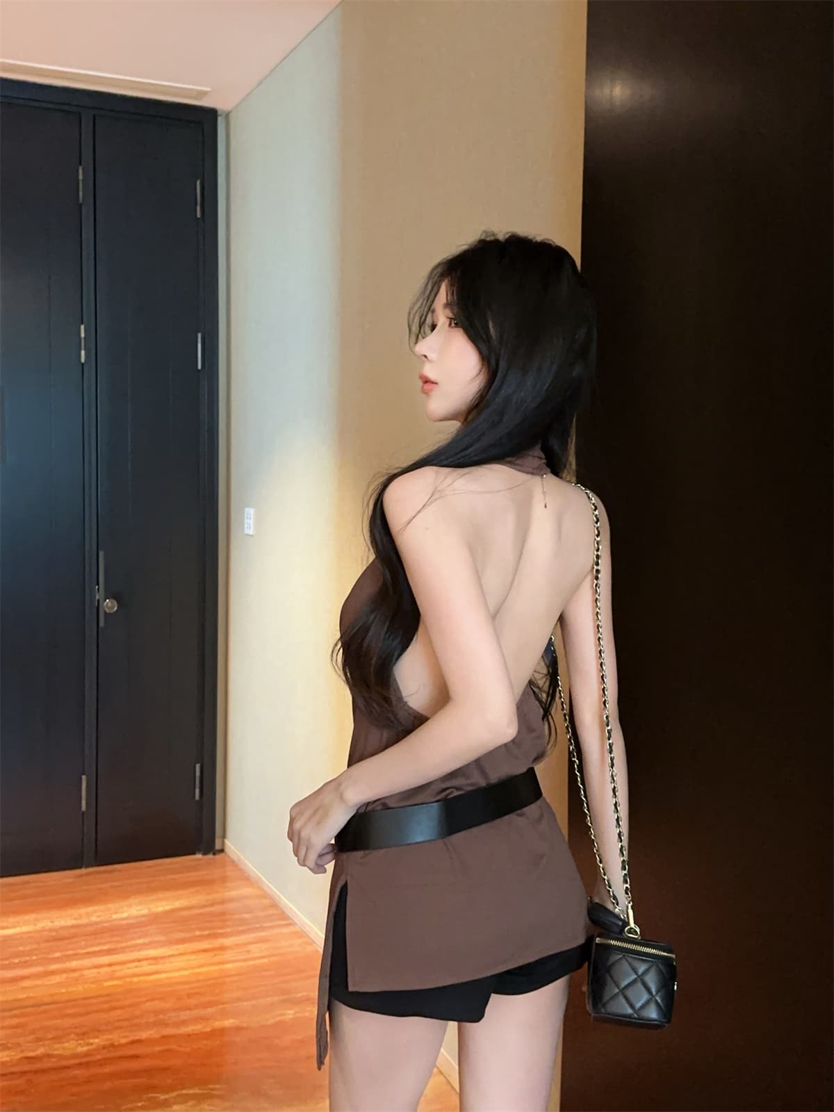 실사 정가 섹시함 백리스 민소매 말뚝 더미 칼라 슬림해 보이는 벨트 디자인 센스 길다 t 맨위 반바지 여성 가을 세트 상세 이미지 6