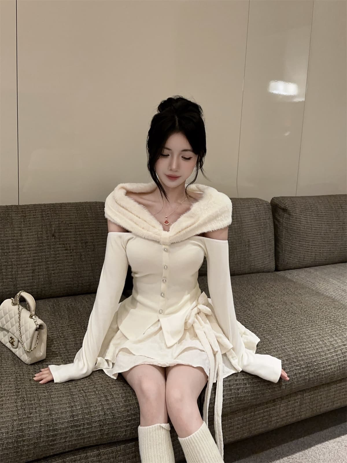 실사 정가 순수한 욕망 오프숄더 플리스 플러시 디자인 센스 달콤한 매운맛 맨위 나비 매듭 퍼프 스커트 여성 겨울 세트 상세 이미지 3
