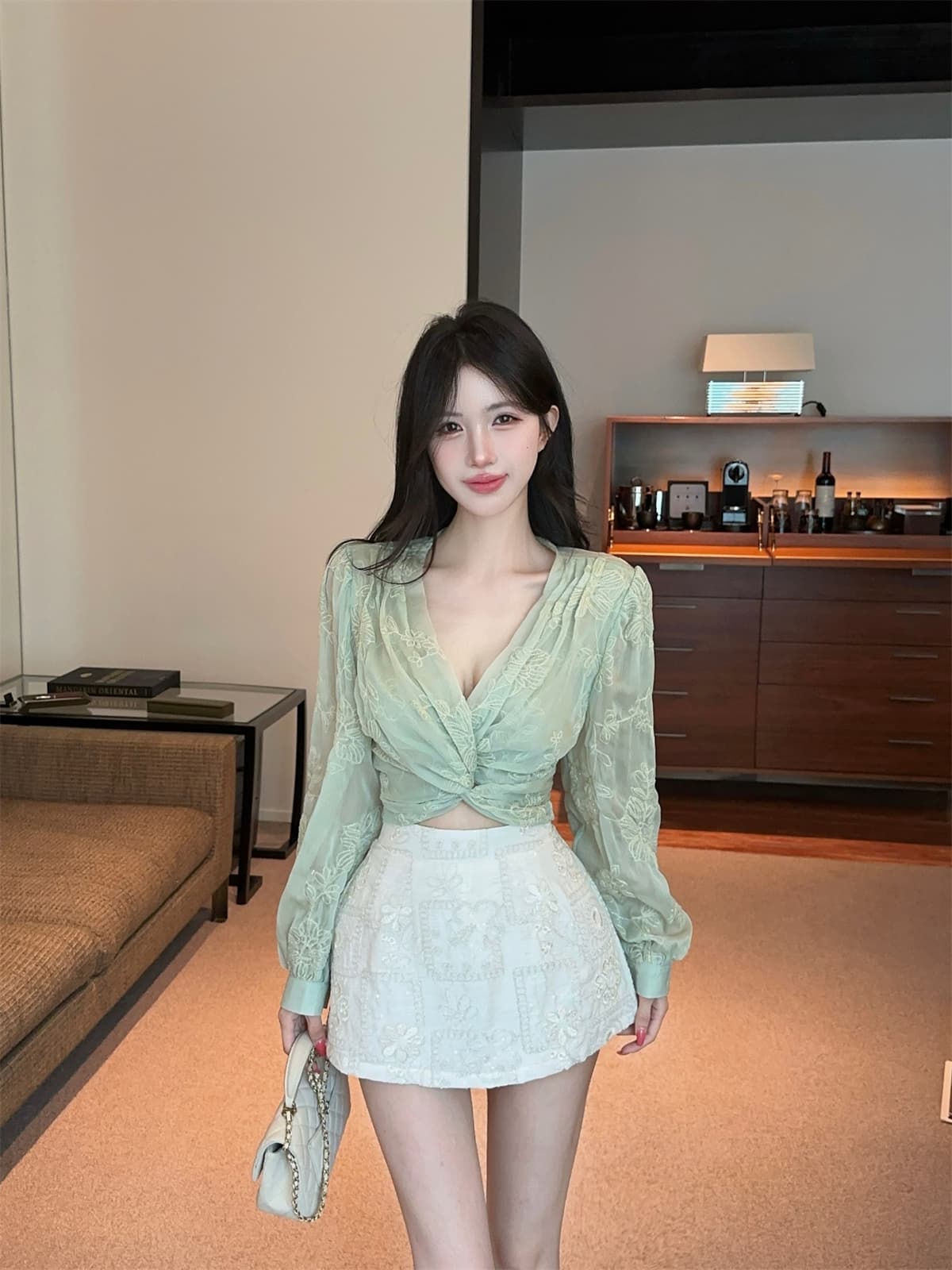 실사 정가 순수한 욕망 V넥 비틀림 디자인 벌룬 소매 프랑스식 맨위 자수 하이웨이스트 미니 스커트 여성 가을 세트 상세 이미지 2