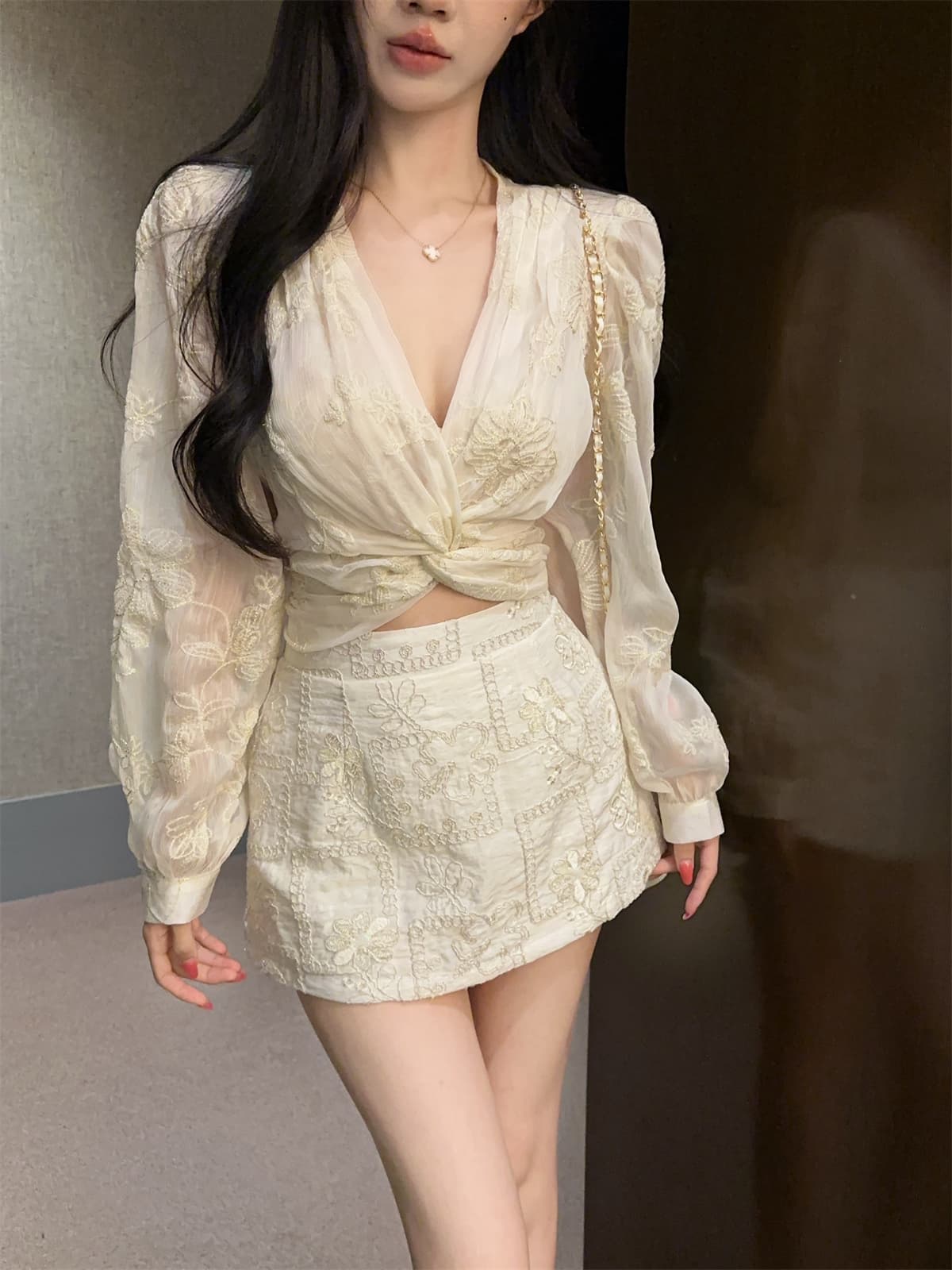 실사 정가 순수한 욕망 V넥 비틀림 디자인 벌룬 소매 프랑스식 맨위 자수 하이웨이스트 미니 스커트 여성 가을 세트 상세 이미지 8