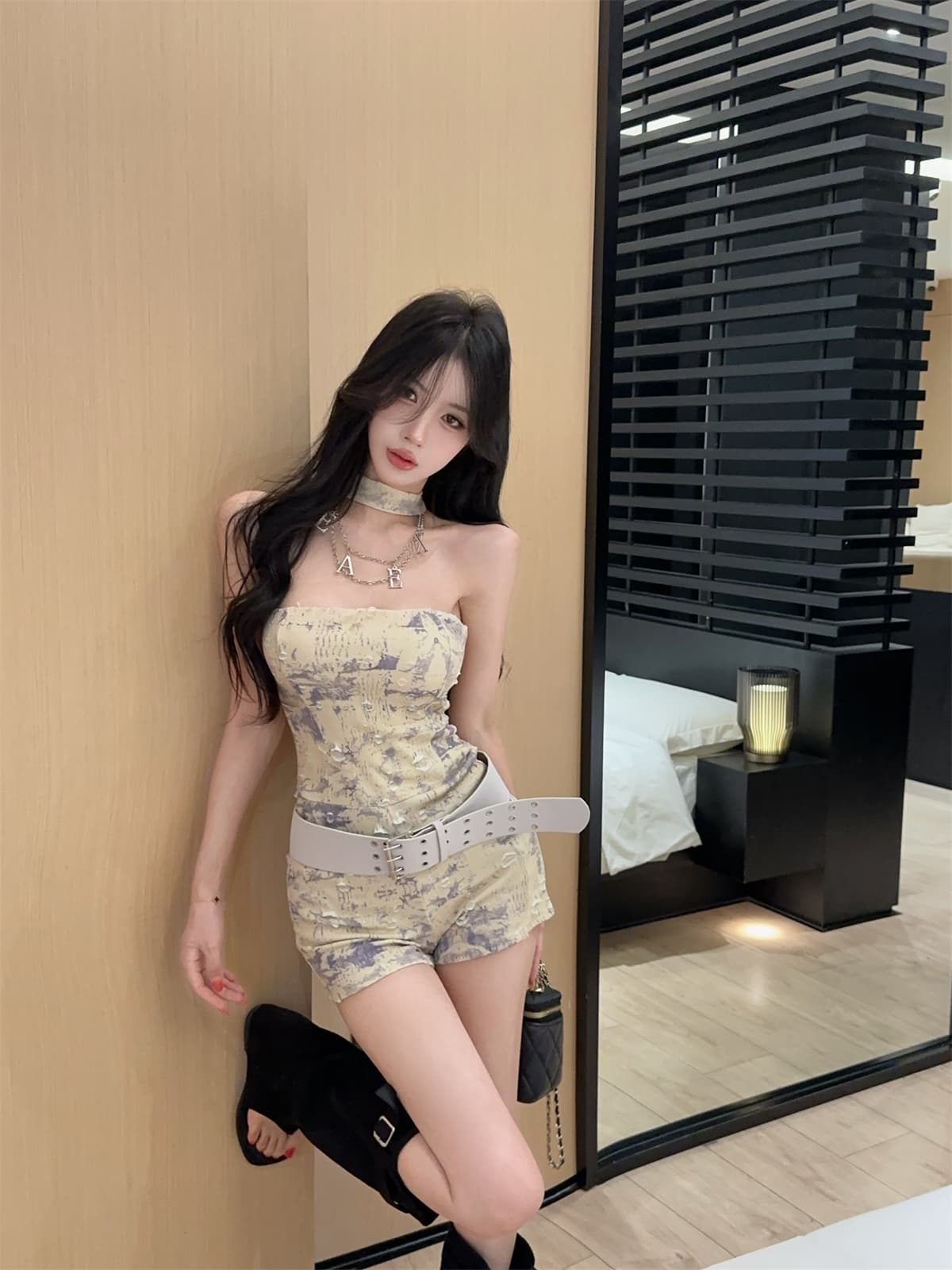 실사 정가 달콤한 차가운 행침 목 찢어진 홀치기 염색 다림질 금박 튜브탑 올인원 바지 알파벳 체인 벨트 점프 슈트 반바지 상세 이미지 13