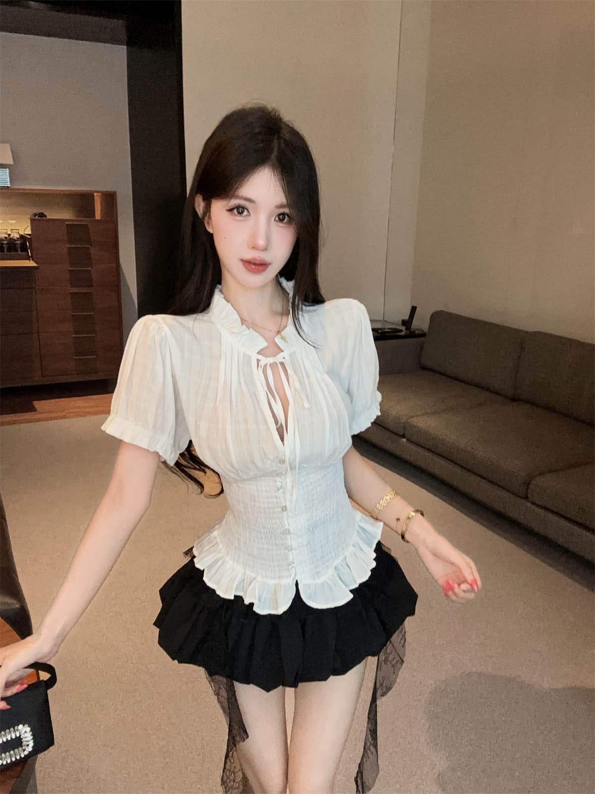 실사 정가 홀로우 아웃 레이스업 거품 소매 디자인 센스 슬림해 보이는 작은 셔츠 맨위 꽃밭 치마바지 여성 여름 세트 상세 이미지 3