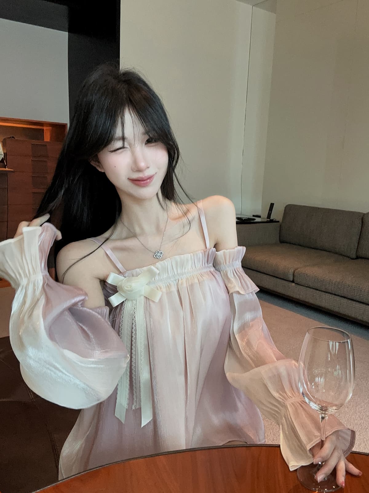 실사 정가 보트넥 술 장미 슬립 맨위 깃발 맨위 슬립 화이트 반바지 세트 상세 이미지 9