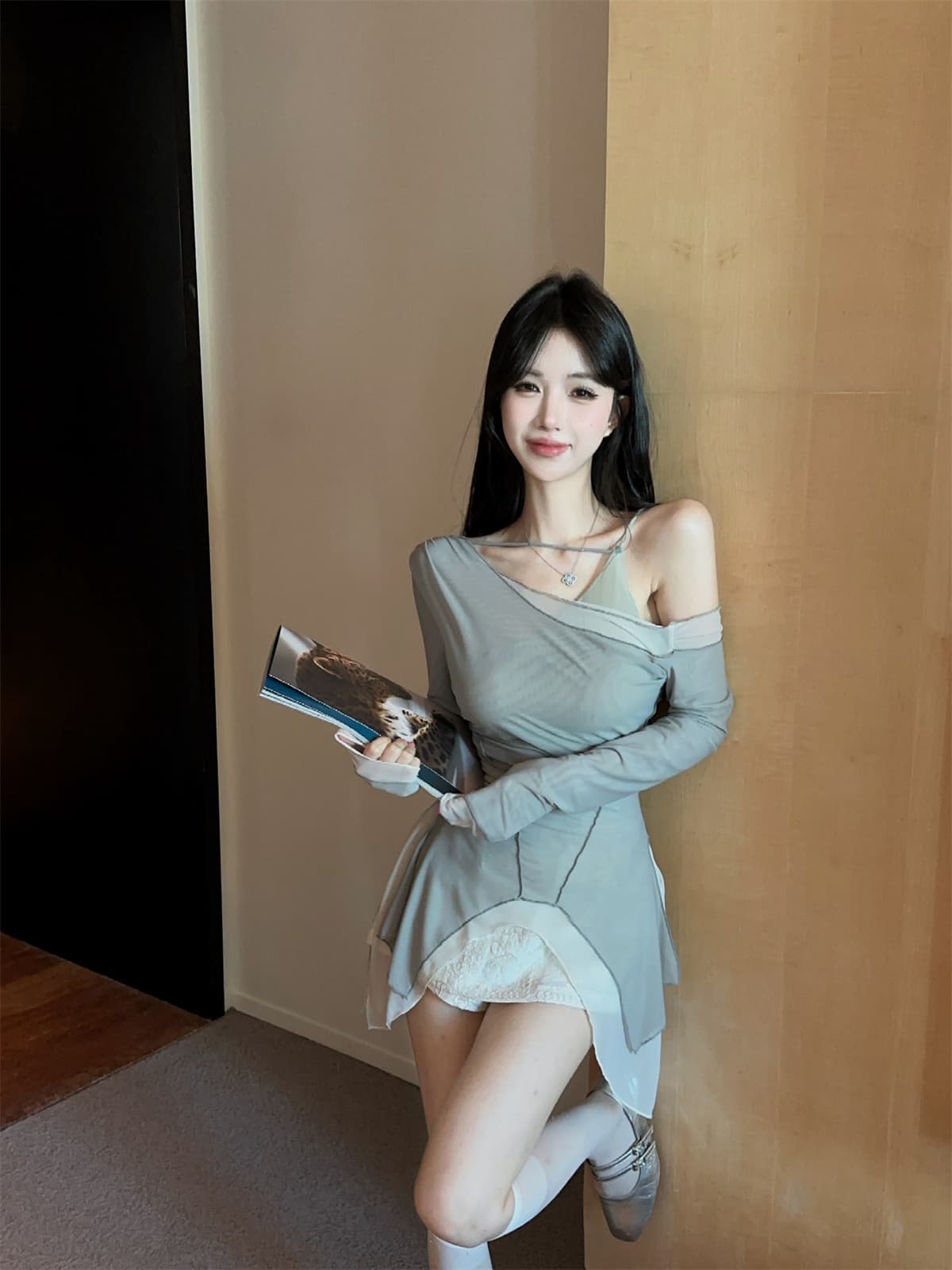 실사 정가 망사 패치워크 색상 오프숄더 행침 목 불규칙 페이크 레이어드 맨위 자수 미니 스커트 여성 가을 세트 상세 이미지 5