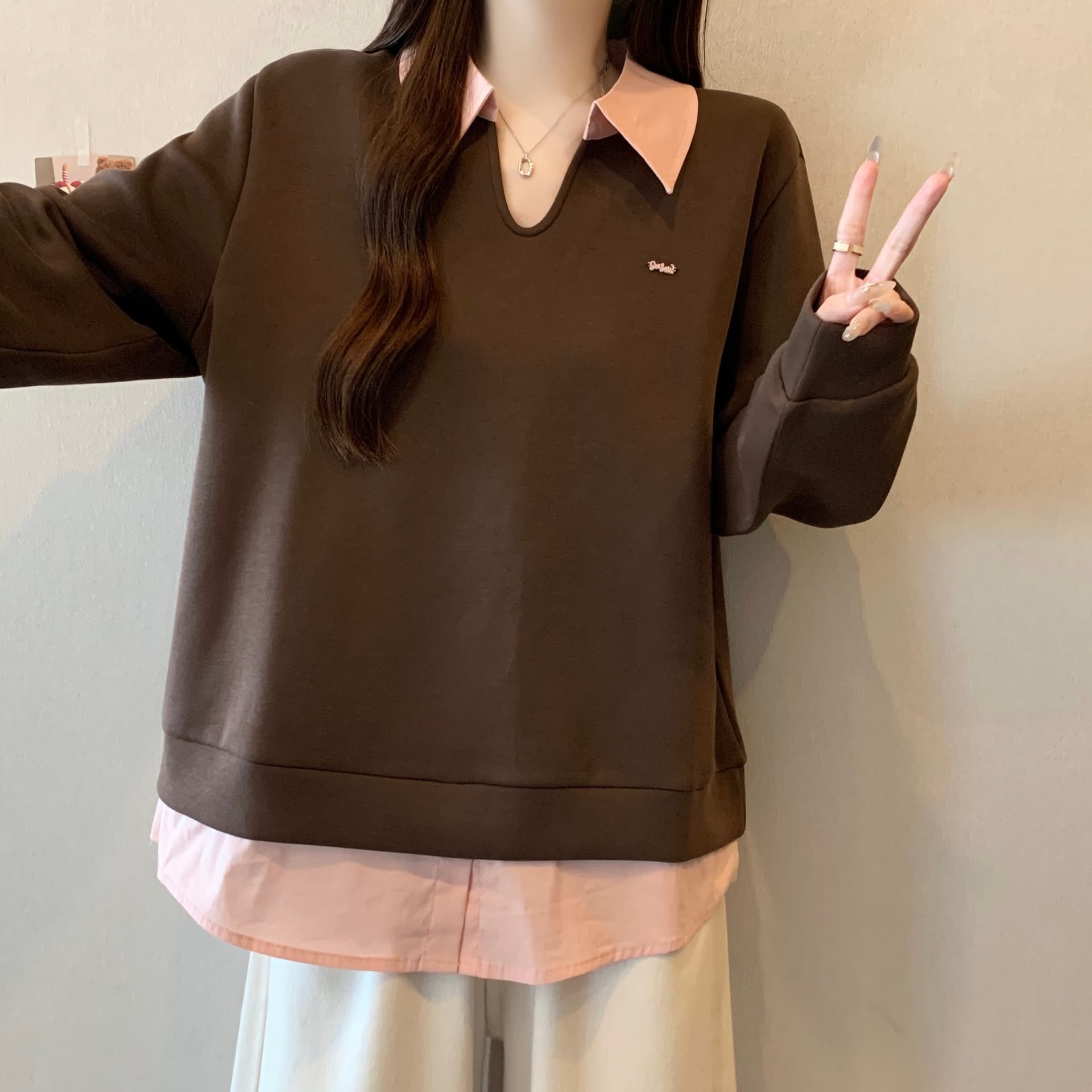 2026 새로운 빅 사이즈 여성 의류 연령 감소 다용도 맨위 지방 mm 가을 겨울 의류 새로운 페이크 레이어드 배색 폴로 칼라 후드티 상세 이미지 5