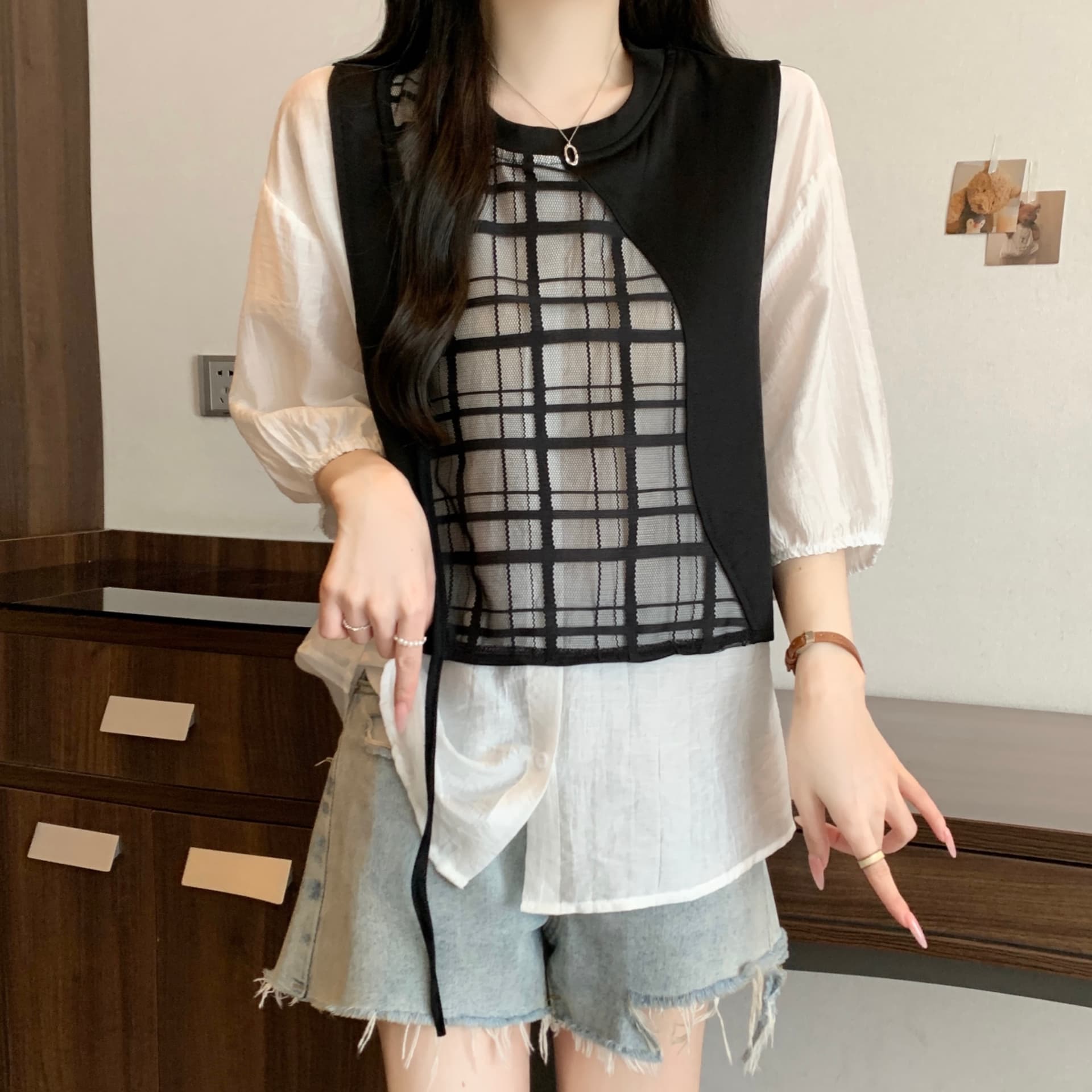 빅 사이즈 배색 페이크 레이어드 5 점 소매 여성 셔츠 여름 2026 새로운 루즈핏 망사 체크무늬 패치워크 맨위 트렌디 상세 이미지 5