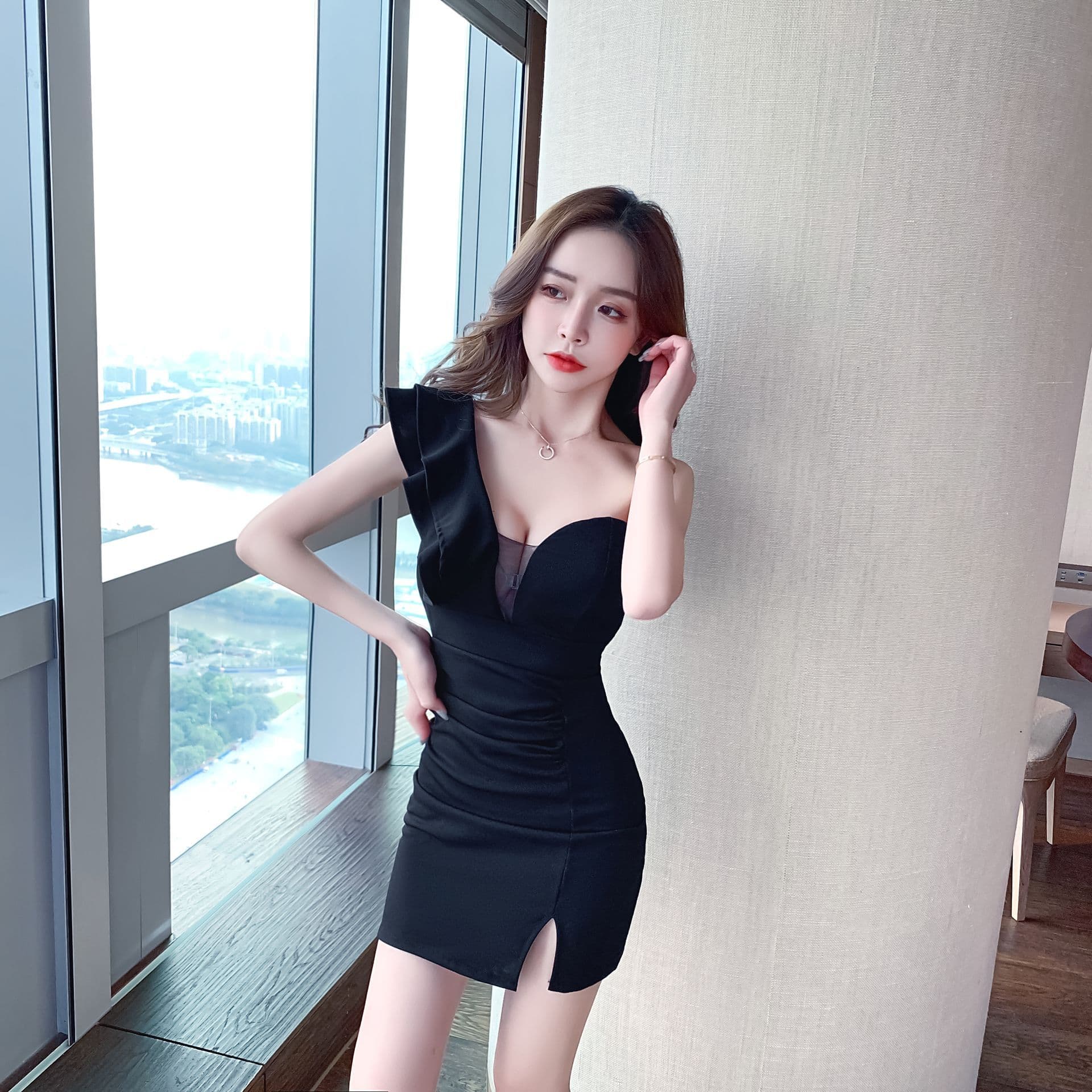 실사 V넥 섹시함 나이트 클럽 몸매 가꾸기 슬림해 보이는 비스듬한 어깨 프릴 타이트 스커트 드레스