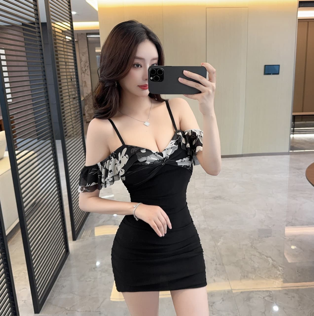 실사 섹시함 낮은 가슴 프린트 배색 오프숄더 슬립 드레스 상세 이미지 19