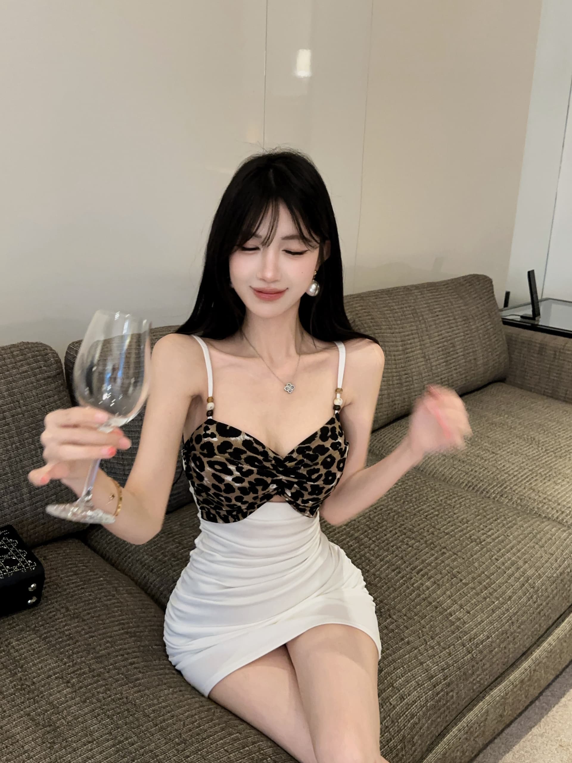 실사 쇼트 스타일 레오파드 무늬 배색 면 소재 만나는 타이트 스커트 드레스 상세 이미지 8