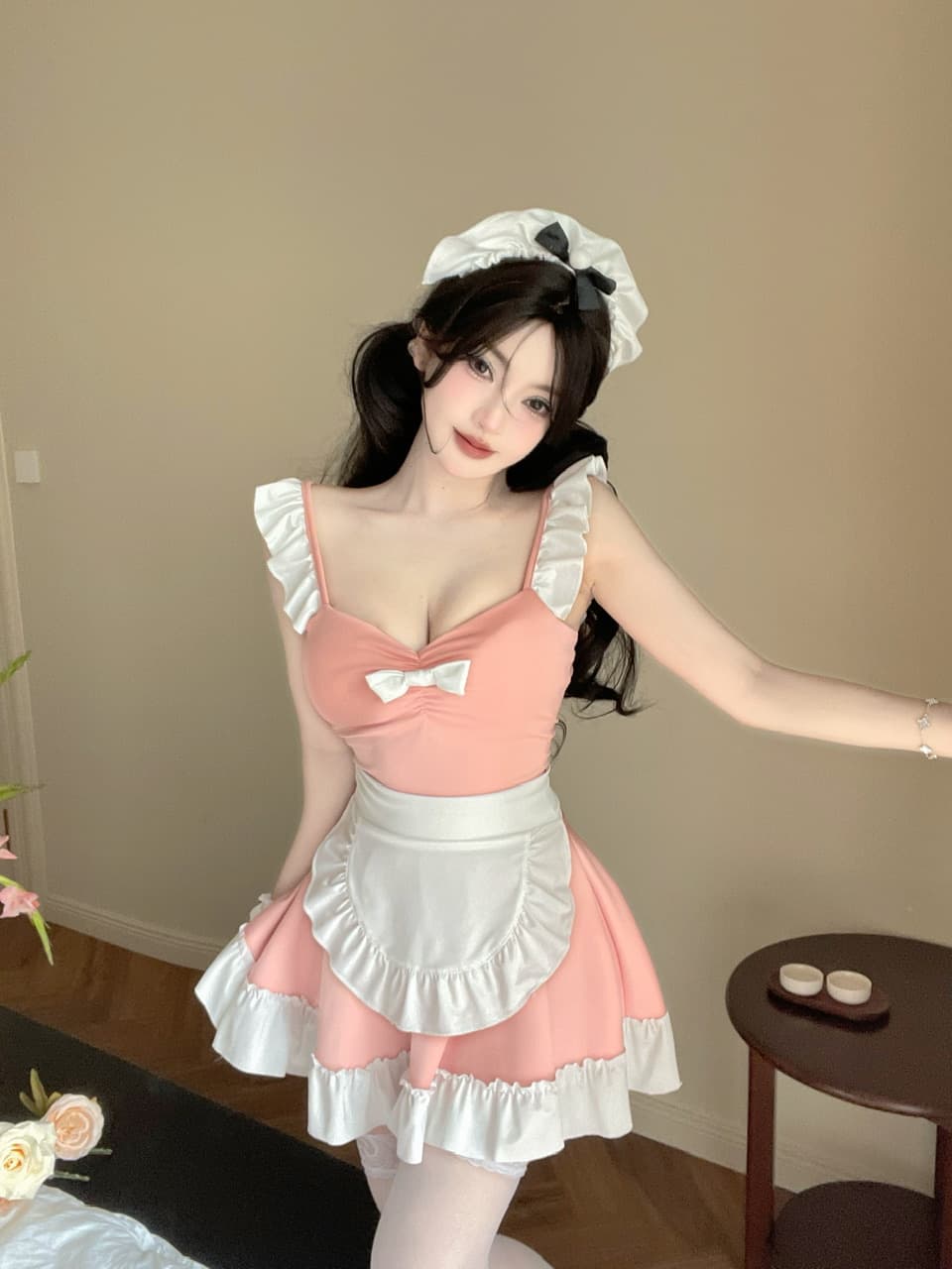 실사 쇼트 스타일 섹시함 하녀 로드 중 만나는 슬립 드레스 상세 이미지 2