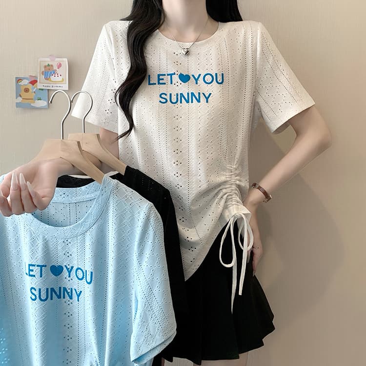 실사 2026 여름 드레스 새로운 지방 mm 빅 사이즈 여성 한 부서 프린트 알파벳 홀로우 아웃 불규칙 반팔 티셔츠 상세 이미지 4