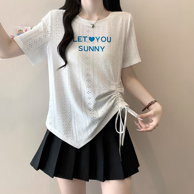 실사 2026 여름 드레스 새로운 지방 mm 빅 사이즈 여성 한 부서 프린트 알파벳 홀로우 아웃 불규칙 반팔 티셔츠 상세 이미지 10