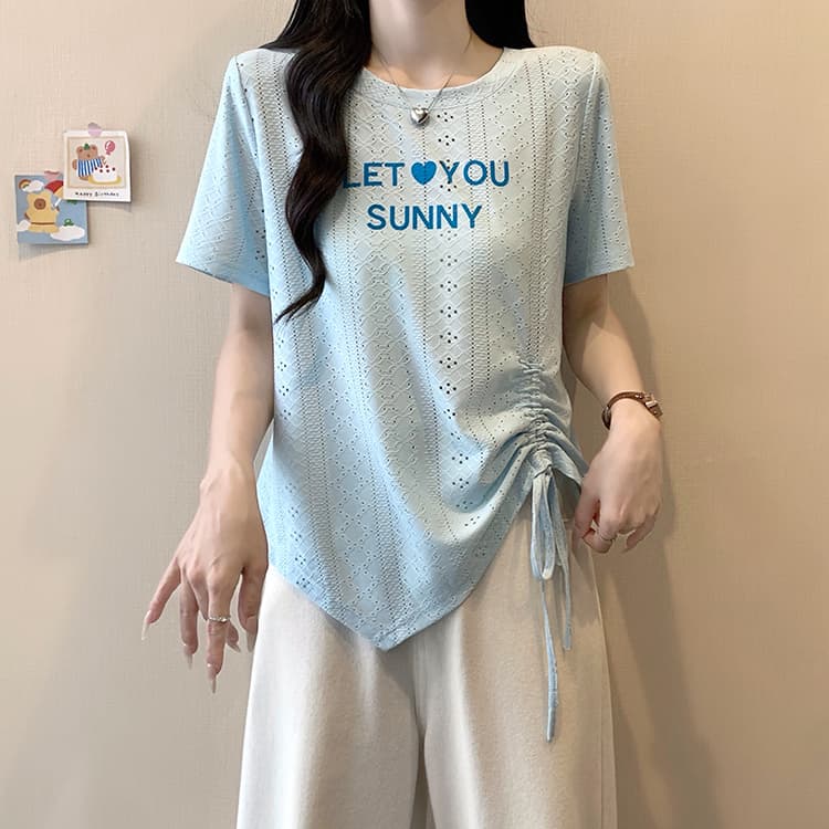 실사 2026 여름 드레스 새로운 지방 mm 빅 사이즈 여성 한 부서 프린트 알파벳 홀로우 아웃 불규칙 반팔 티셔츠 상세 이미지 15