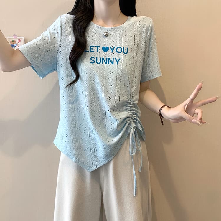 실사 2026 여름 드레스 새로운 지방 mm 빅 사이즈 여성 한 부서 프린트 알파벳 홀로우 아웃 불규칙 반팔 티셔츠 상세 이미지 16