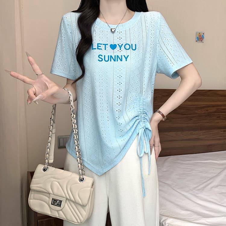실사 2026 여름 드레스 새로운 지방 mm 빅 사이즈 여성 한 부서 프린트 알파벳 홀로우 아웃 불규칙 반팔 티셔츠 상세 이미지 17