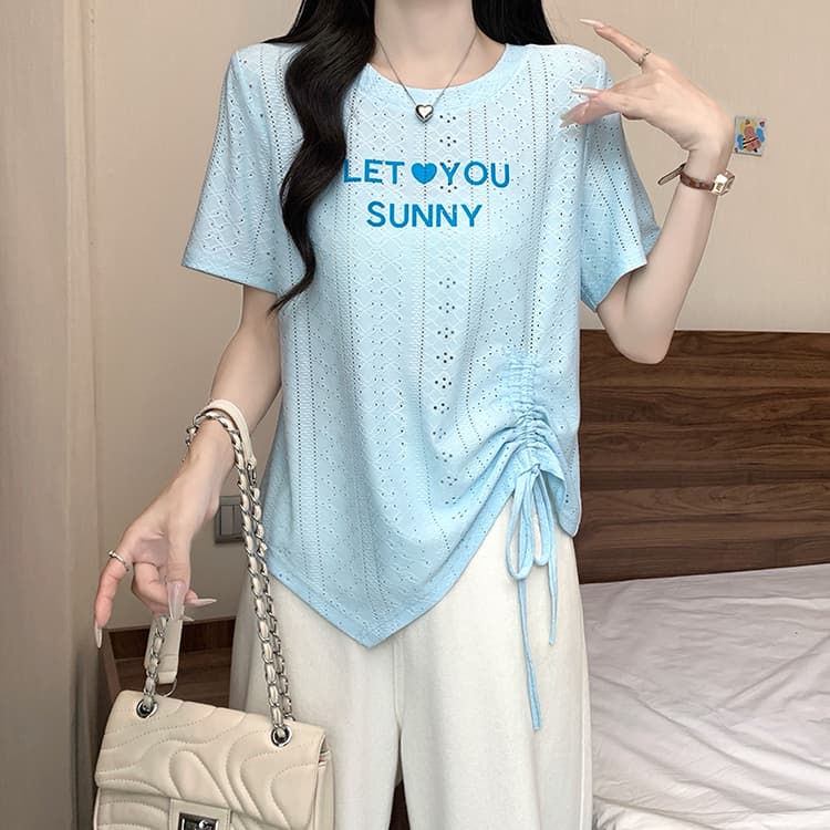 실사 2026 여름 드레스 새로운 지방 mm 빅 사이즈 여성 한 부서 프린트 알파벳 홀로우 아웃 불규칙 반팔 티셔츠 상세 이미지 18