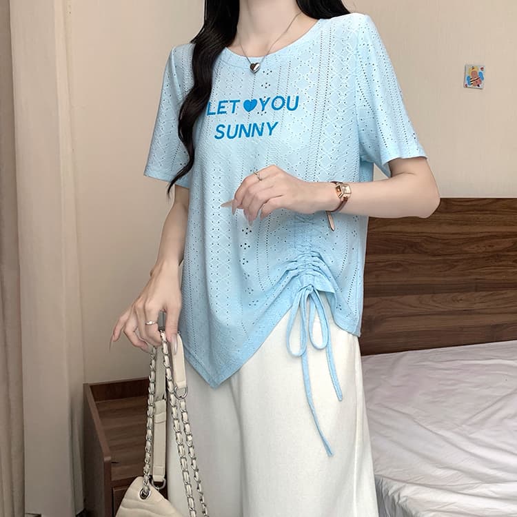 실사 2026 여름 드레스 새로운 지방 mm 빅 사이즈 여성 한 부서 프린트 알파벳 홀로우 아웃 불규칙 반팔 티셔츠 상세 이미지 20