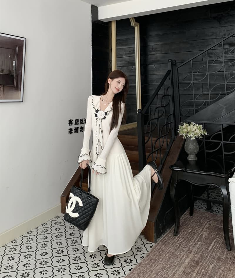 프랑스식 부드러운 바람 화이트 니트 긴 소매 인사이드 가져 가라. 드레스 가을 겨울 디자인 센스 작은 대중 V넥 패치워크 빅 플레어 스커트 이미지 2