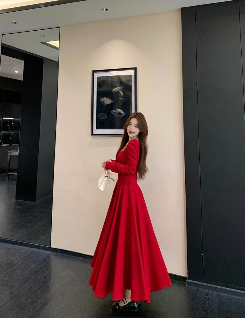 프랑스식 레트로 빨간색 광장 칼라 긴팔 드레스 2026 가을 새로운 품격 허리 수축 슬림해 보이는 대 스윙 길이 치마 이미지 4